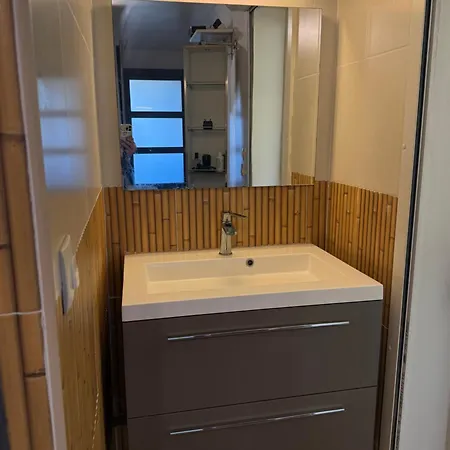 8 Avec Terrasse A Quelques Pas De Laplage *